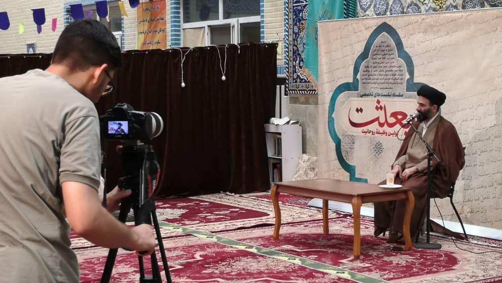 سنگر&zwnj;های مساجد خالی است / طلاب وظیفه سنگینی به دوش دارند