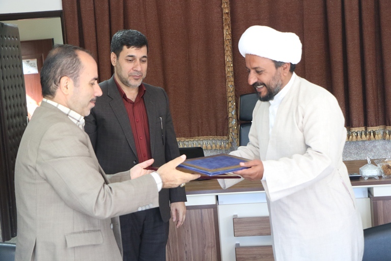 تفاهمنامه همکاری بین تبلیغات اسلامی و آموزش و پرورش کردستان منعقد شد تفاهمنامه همکاری بین تبلیغات اسلامی و آموزش و پرورش کردستان منعقد شد