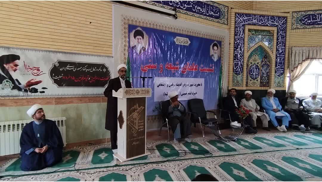 وحدت شیعه و اهل سنت هدیه قیام روح الله است وحدت شیعه و اهل سنت هدیه قیام روح الله است