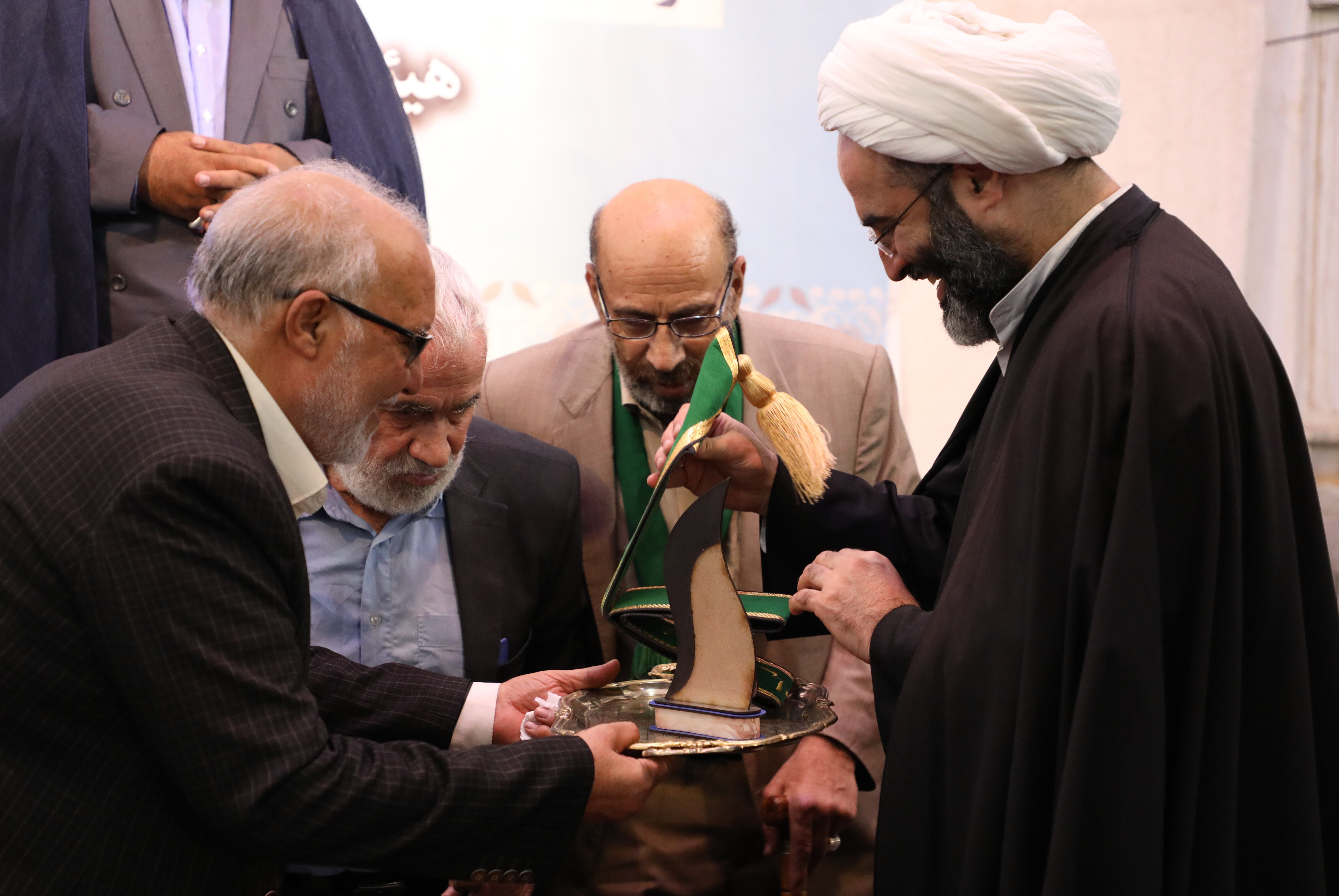 دعوت فراگیر به محبت و همدلی؛ پیام رسای غدیر دعوت فراگیر به محبت و همدلی؛ پیام رسای غدیر