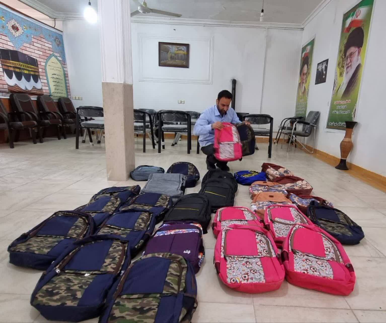 توزیع۶۰ بسته لوازم التحریر در بین دانش آموزان مناطق محروم شهرستان بدره توزیع۶۰ بسته لوازم التحریر در بین دانش آموزان مناطق محروم شهرستان بدره