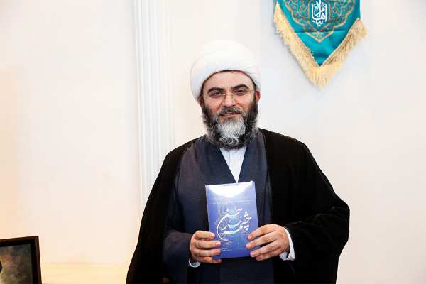 آیین رونمایی از کتاب «چشمه سار حسن»