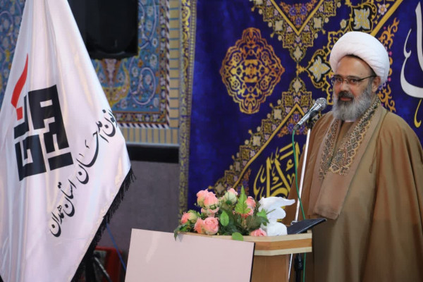 توصیه رهبر انقلاب بر برگزاری دورهمی‌ بین مداحان است