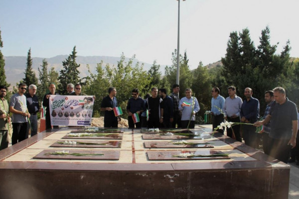 تجدید بیعت کارکنان تبلیغات اسلامی فارس با شهدا در هفته دفاع مقدس