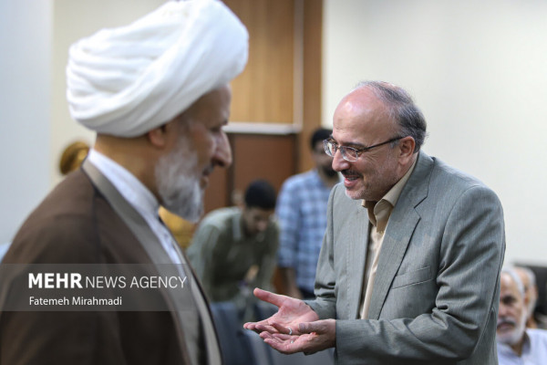 رونمایی از کتاب «میثاق قدسی، ضرورت یاری امام زمان (عج)»