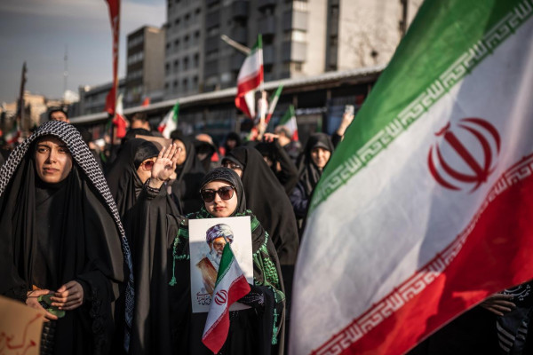 دشمن تاریخ را تحریف می‌کند