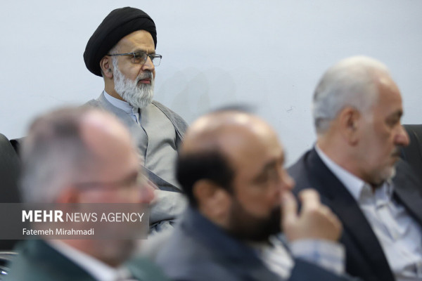 رونمایی از کتاب «میثاق قدسی، ضرورت یاری امام زمان (عج)»