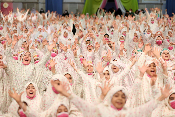 "احتفال الملائكة" بحضور المرشد الأعلى للثورة