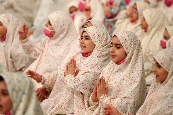 "احتفال الملائكة" بحضور المرشد الأعلى للثورة