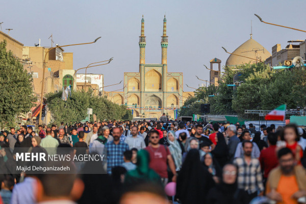 Kilometer-long Ghadir March in the Provinces