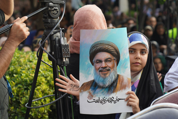 Проведение праздника Махфел у мавзолея Хафиза в Ширазе