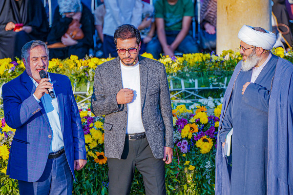 محفل کا جشن حافظ شیرازی کے مزار پر