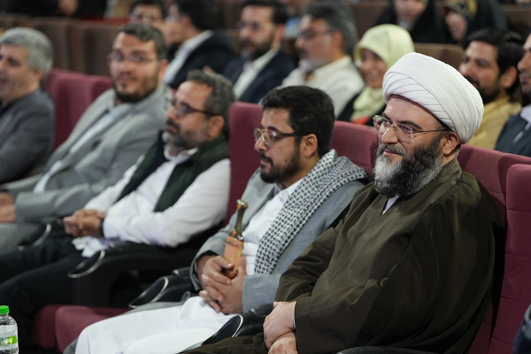 كارن همايونفر يُختار شخصية العام الفنية