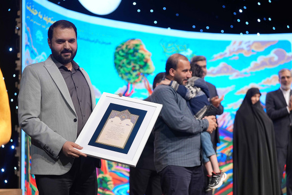 卡伦·霍马云法尔被评为年度艺术人物