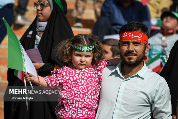 Mass Recitation of “Hello Commander” Anthem at Azadi Stadium in Tehran