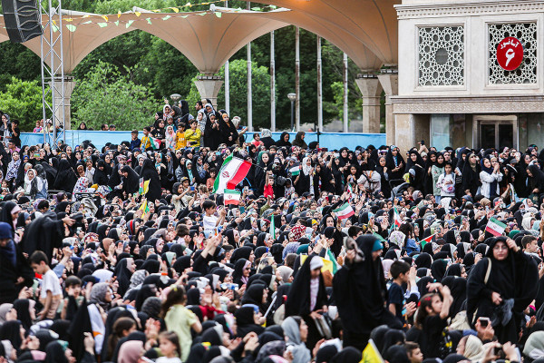 Акция «Как звезда» — крупнейший праздник для девушек в Иране