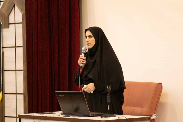  همایش تبلیغی «زندگی با آیه‌ها» با محوریت انسجام فعالیت‌های بانوان مبلّغ در ایلام برگزار شد  