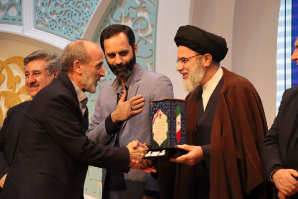 تجلیل از عاشقان کلام الهی، از راننده تاکسی و معلم تا خلبان حافظ قرآن