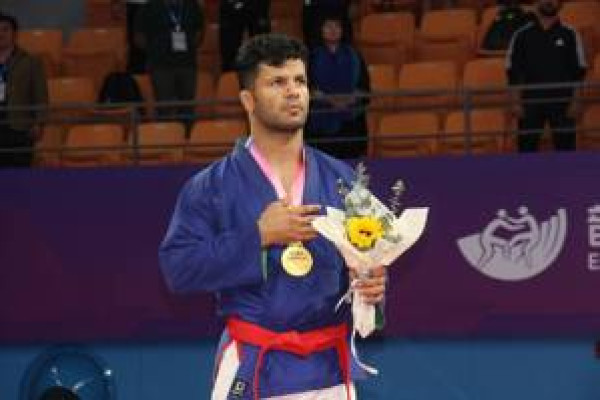 تا آخرین قطره خون پای ایران و مردم می‌ایستیم