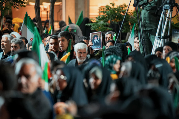 برای این خاک مقدس ، برای ایران ، تا اخرین نفس ، مقاومت کنید ...