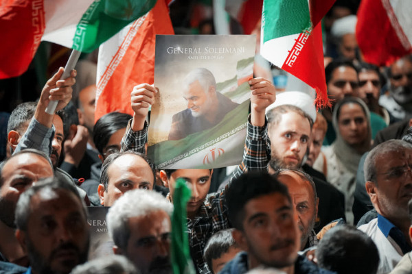 برای این خاک مقدس ، برای ایران ، تا اخرین نفس ، مقاومت کنید ...