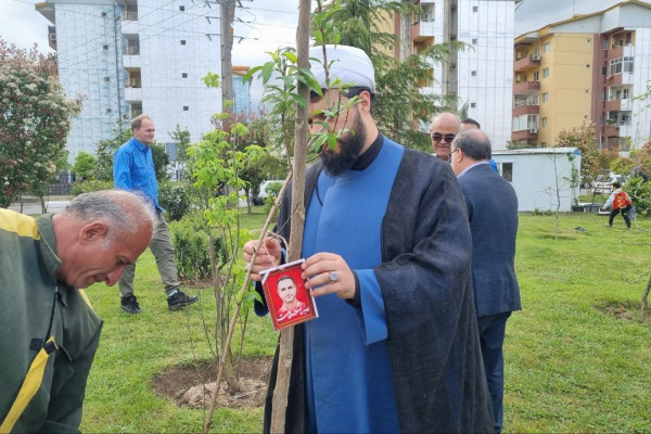 کاشت 200 اصله نهال مثمر لبیک به فرمان رهبر معظم انقلاب