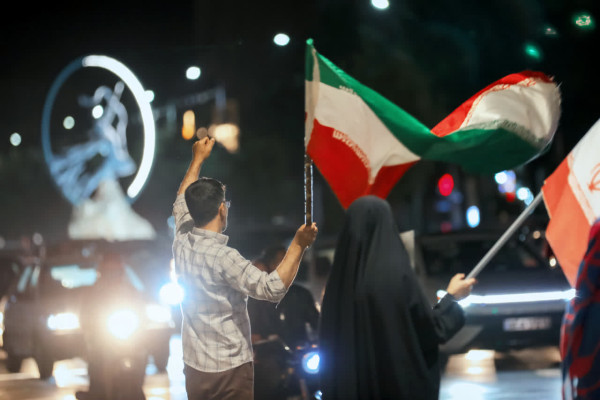 شیفت شب میدان خیابان با مردم است.