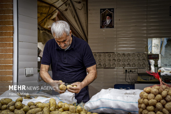 ارادت به «آقای شهید ایران» در بازار گرگان