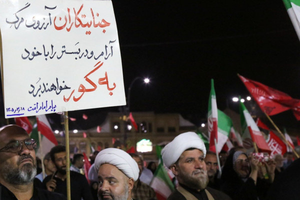 اجتماع خونخواهی شهدا با حضور خانواده‌های شهدای میناب در همدان