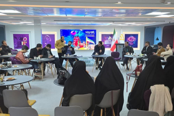 اولین نشست باشگاه سرود هورا در اراک برگزار شد