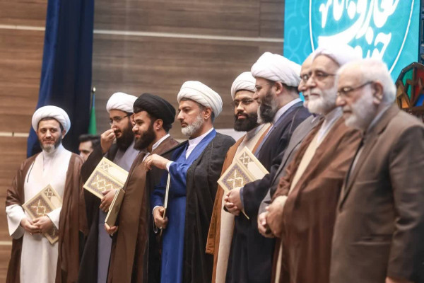 تجلیل از حجت الاسلام سواری به عنوان مدیر برتر حوزه معارف در کشور