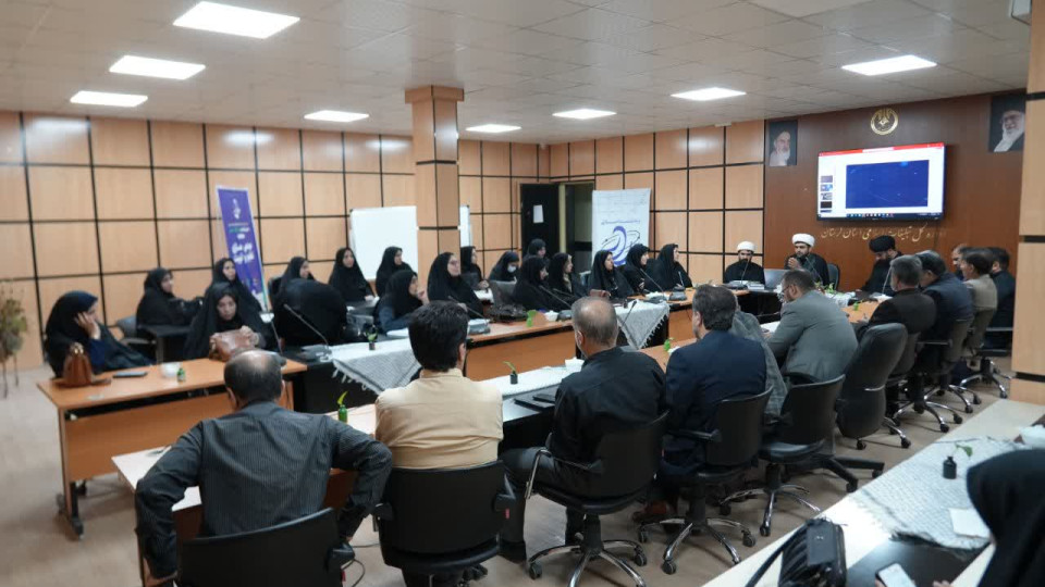 سلسله نشست های هم افزایی و تجربه نوردی مدارس آینده در مدار انقلاب اسلامی شهرستان خرم‌آباد