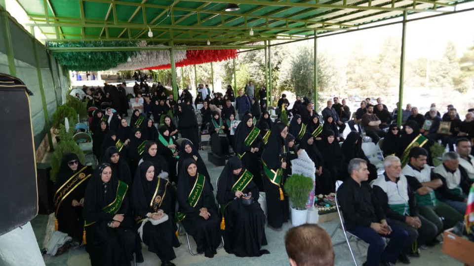 ویژه برنامه حبیب ایران در گلزار شهدای خرم‌آباد برگزار شد